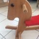 Cheval à bascule des années 70 en bois clair