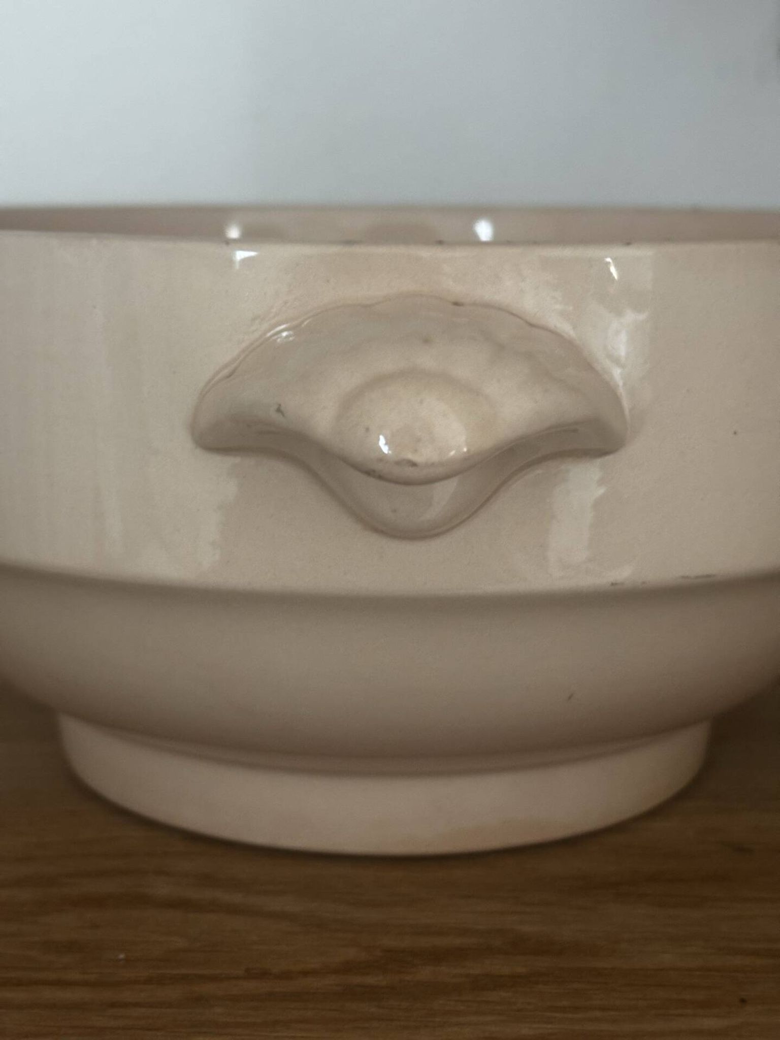 Ancienne soupière en faïence rose poudré Digoin
