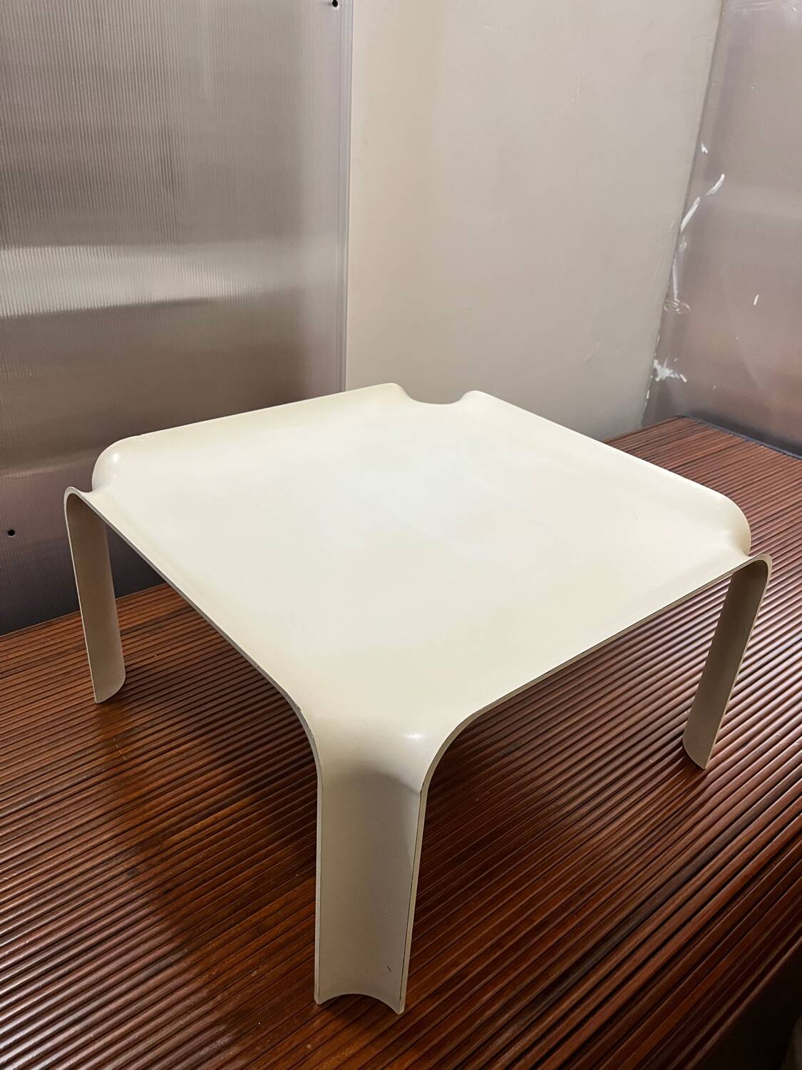 Table d’appoint Pierre Paulin pour Artifort – Modèle T877 – Blanc