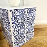 Earthenware plant holder