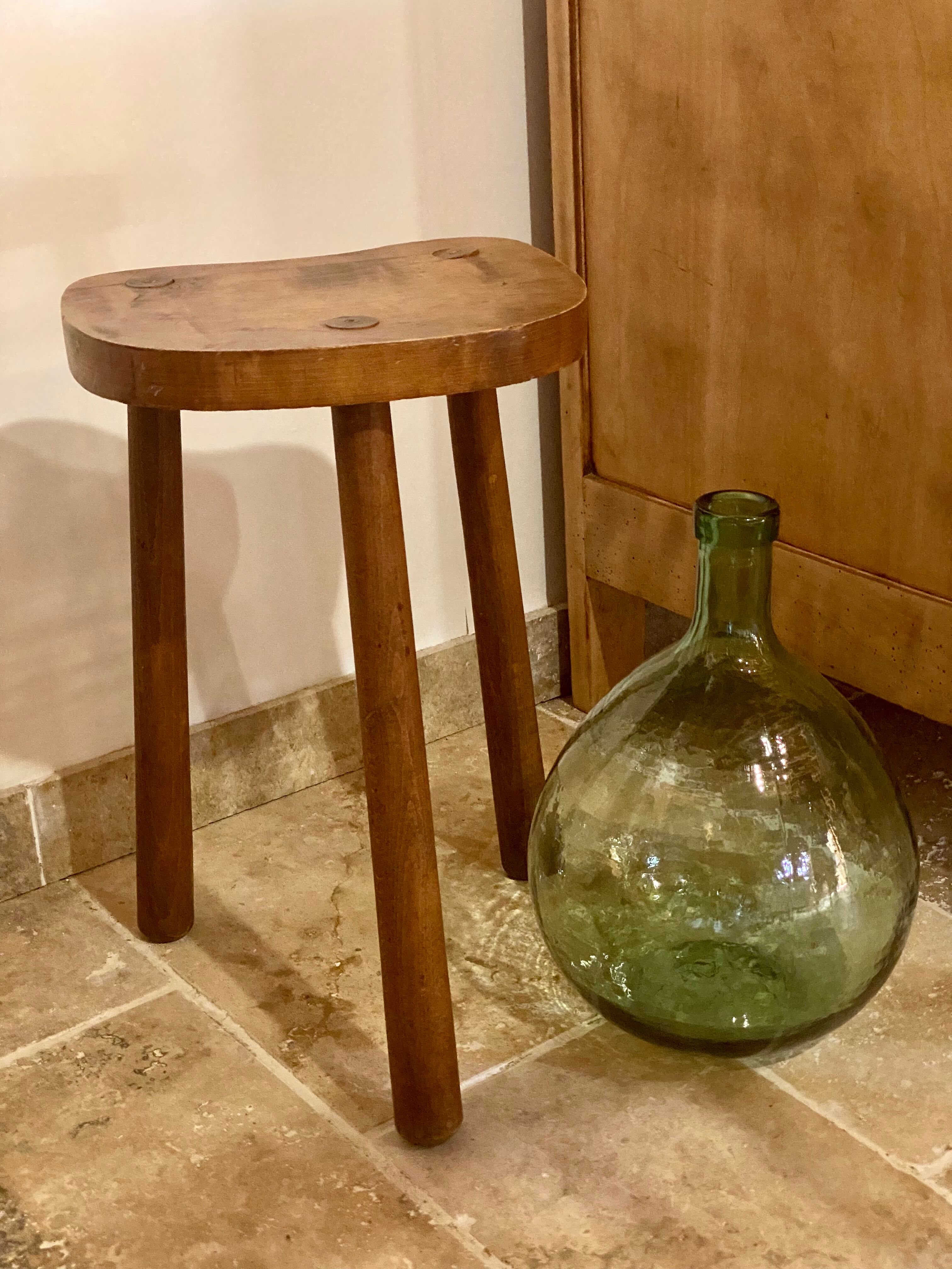 Ancien tabouret de traite tripode