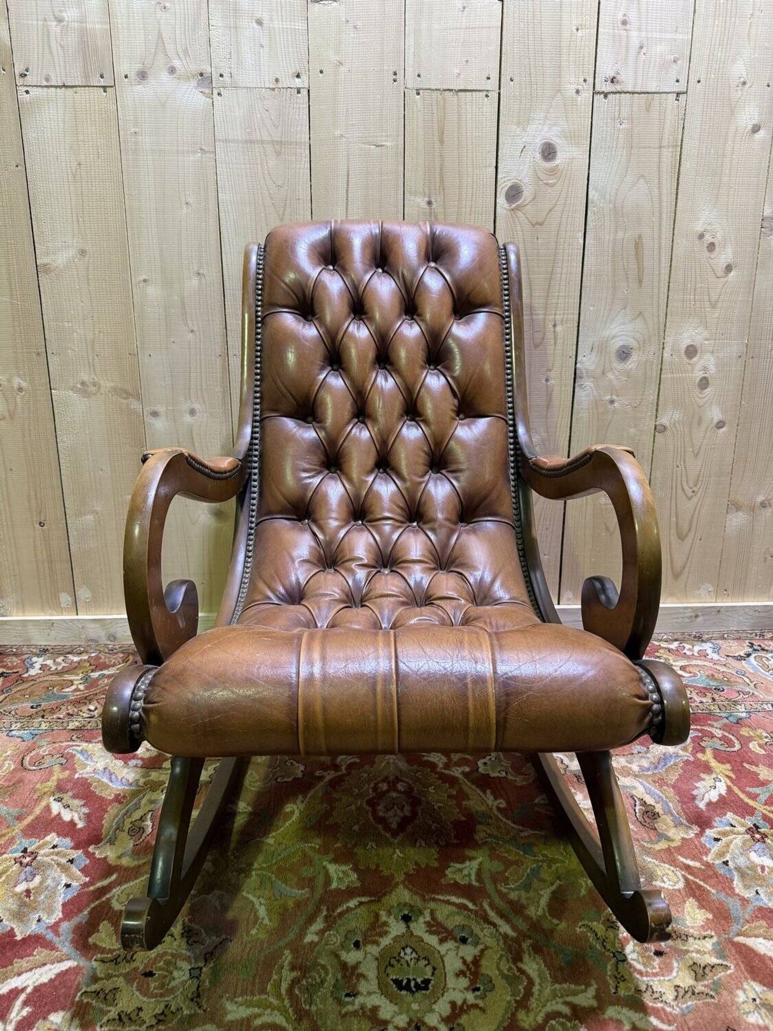 Fauteuil, rocking-chair, chesterfield en cuir havane