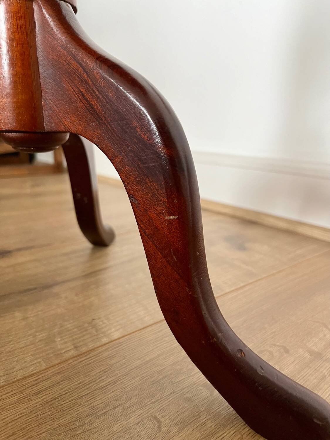 Guéridon Vintage en Bois et Cuir Marron