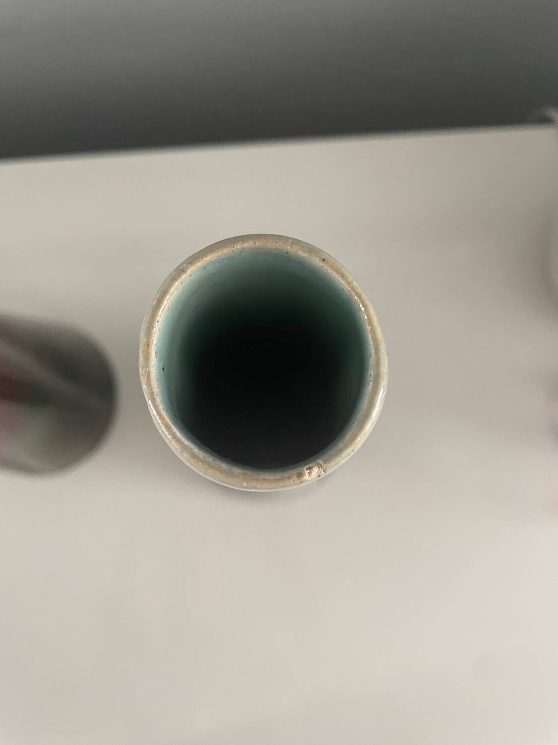 2 ceramic vases