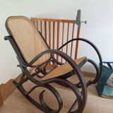 Rocking-chair en bois et cannage