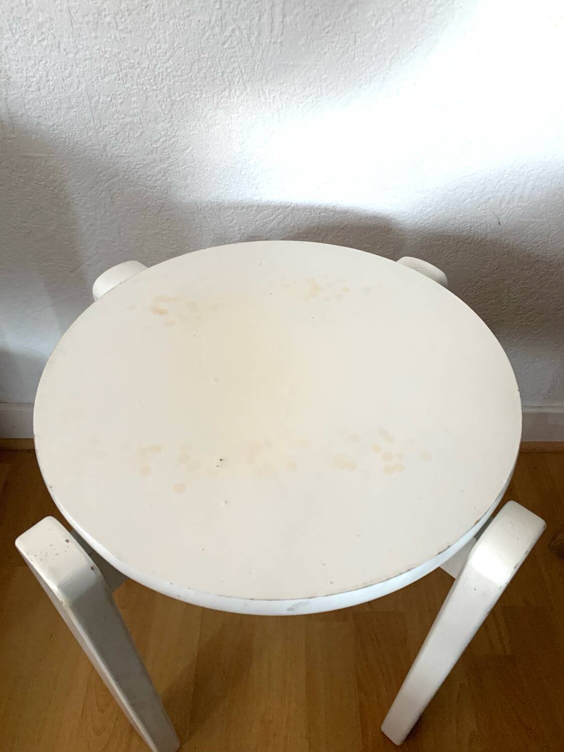 White lacquered stool