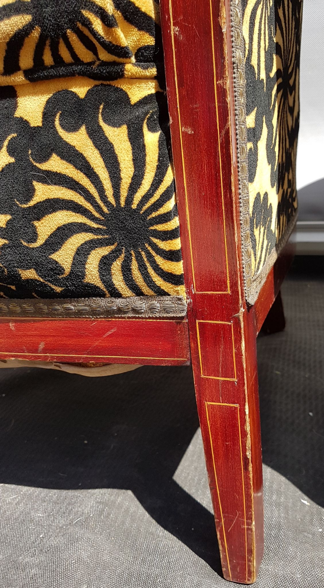 Armchair barrel Art Deco velvet Daisy spirit boudoir dandy