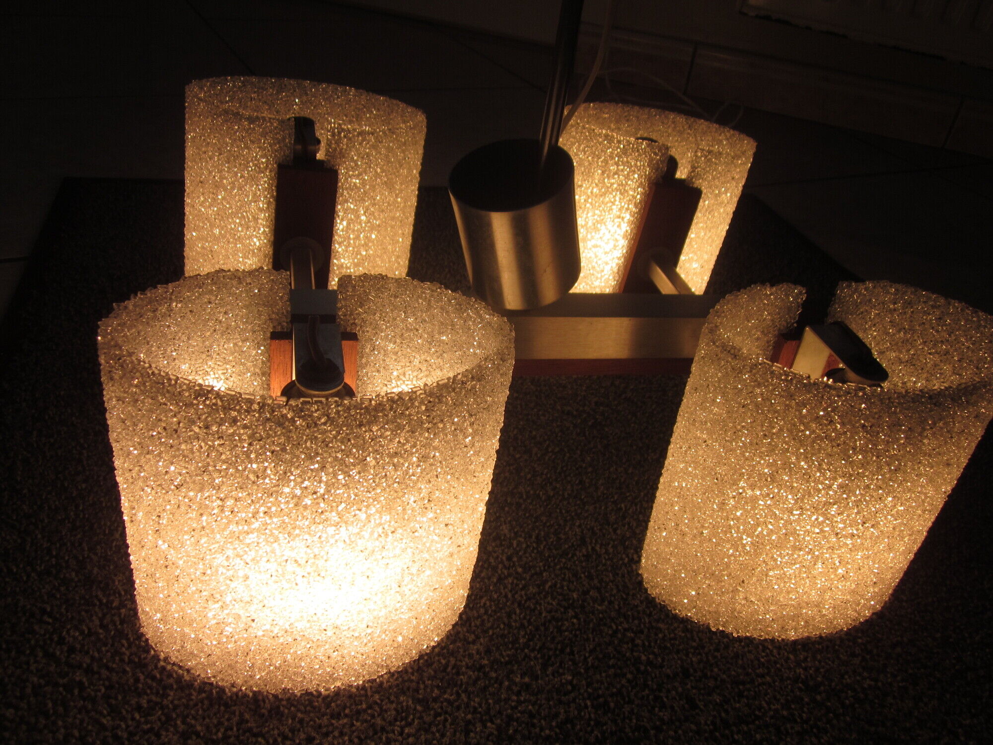 Lustre scandinave en teck