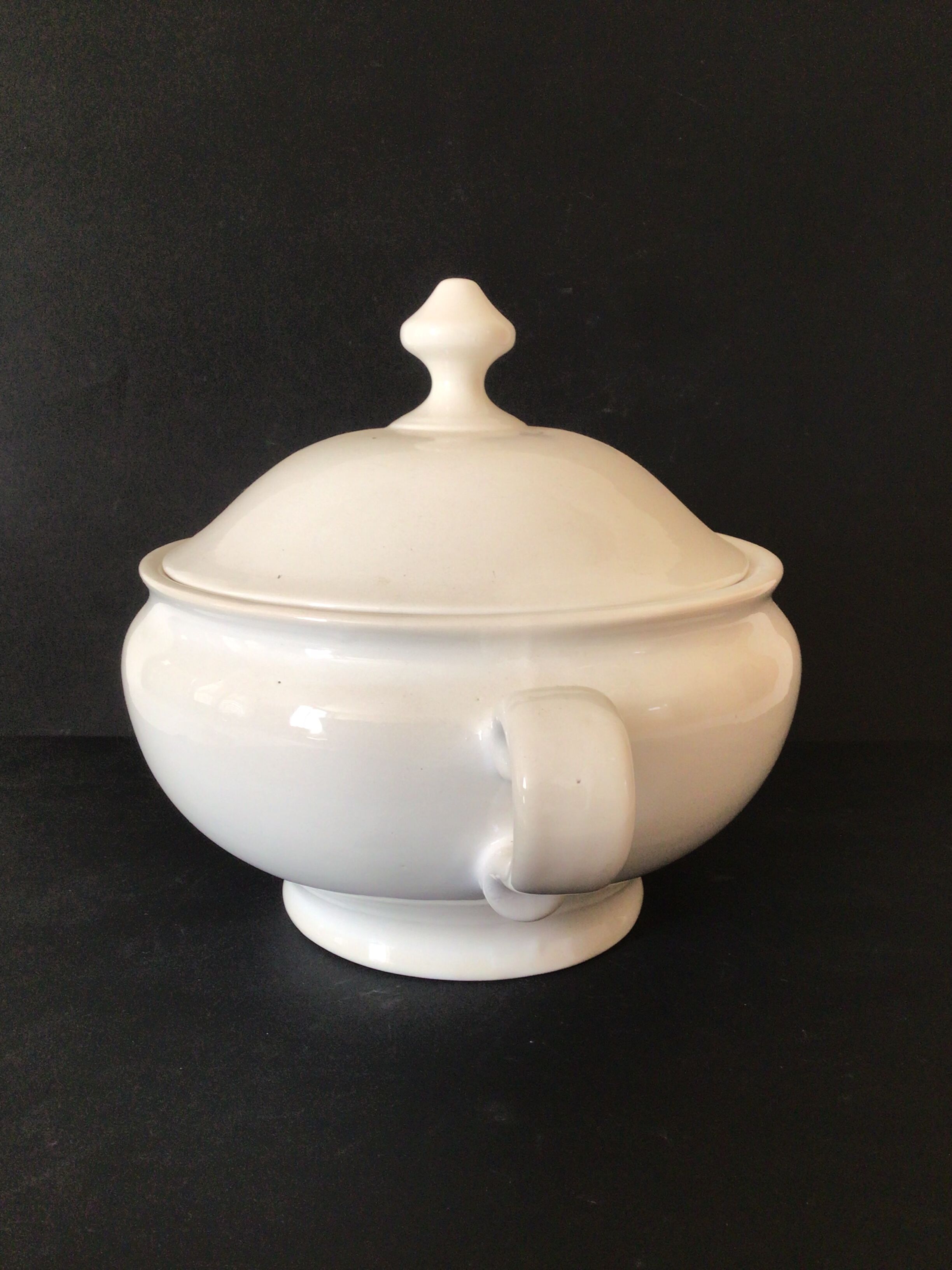 Soupière et louche en porcelaine épaisse