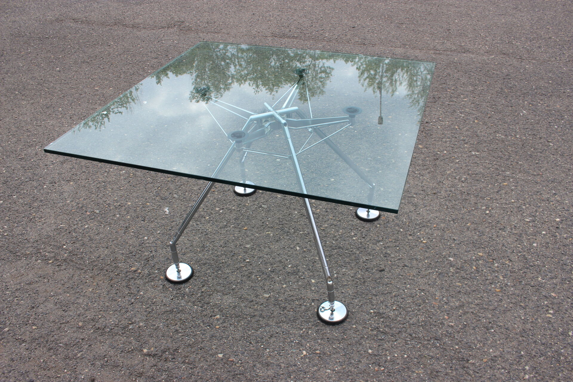 1970s Norman Foster Nomos glass table for Tecno Italy