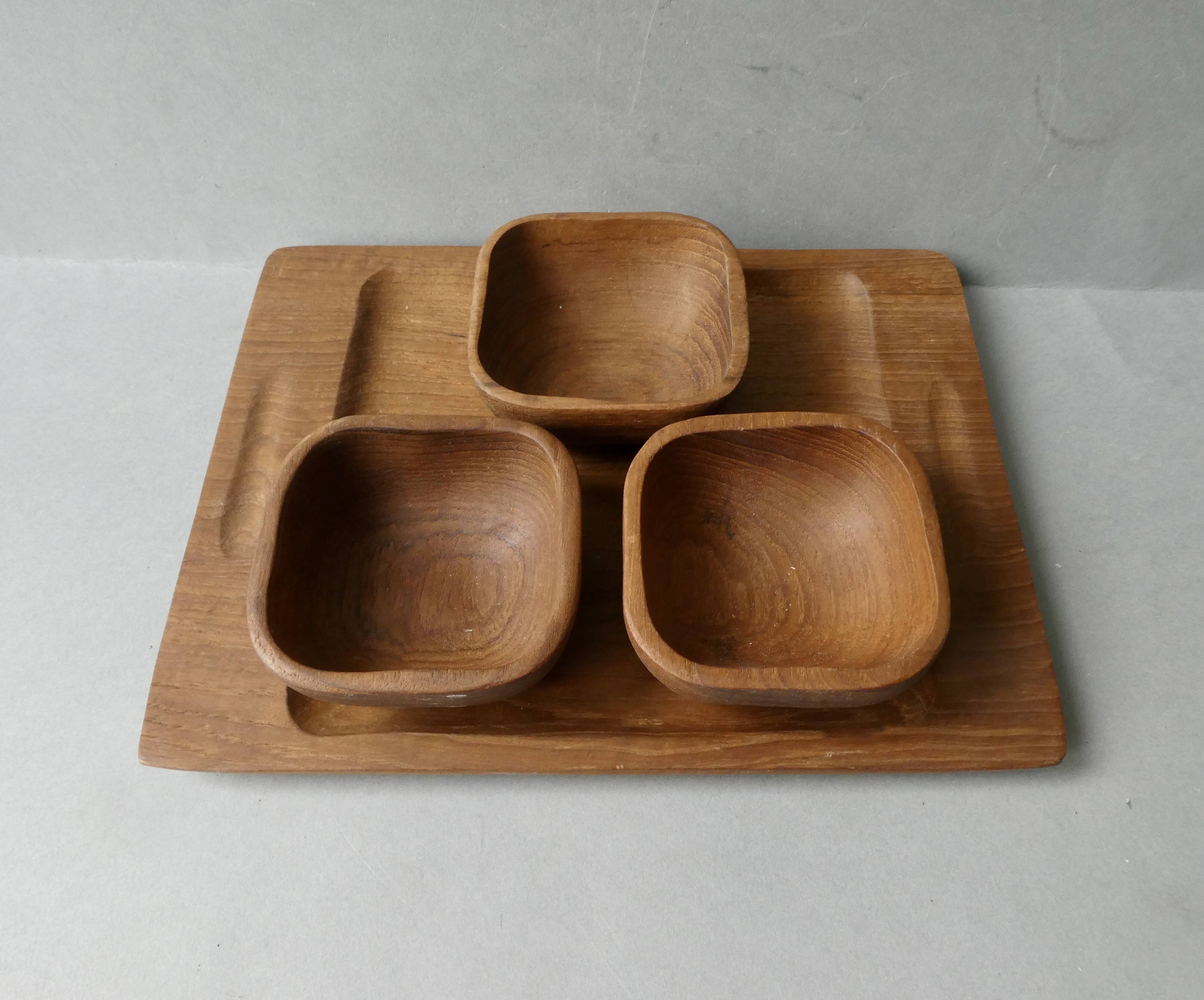 Serving tray with 3 teak cups
