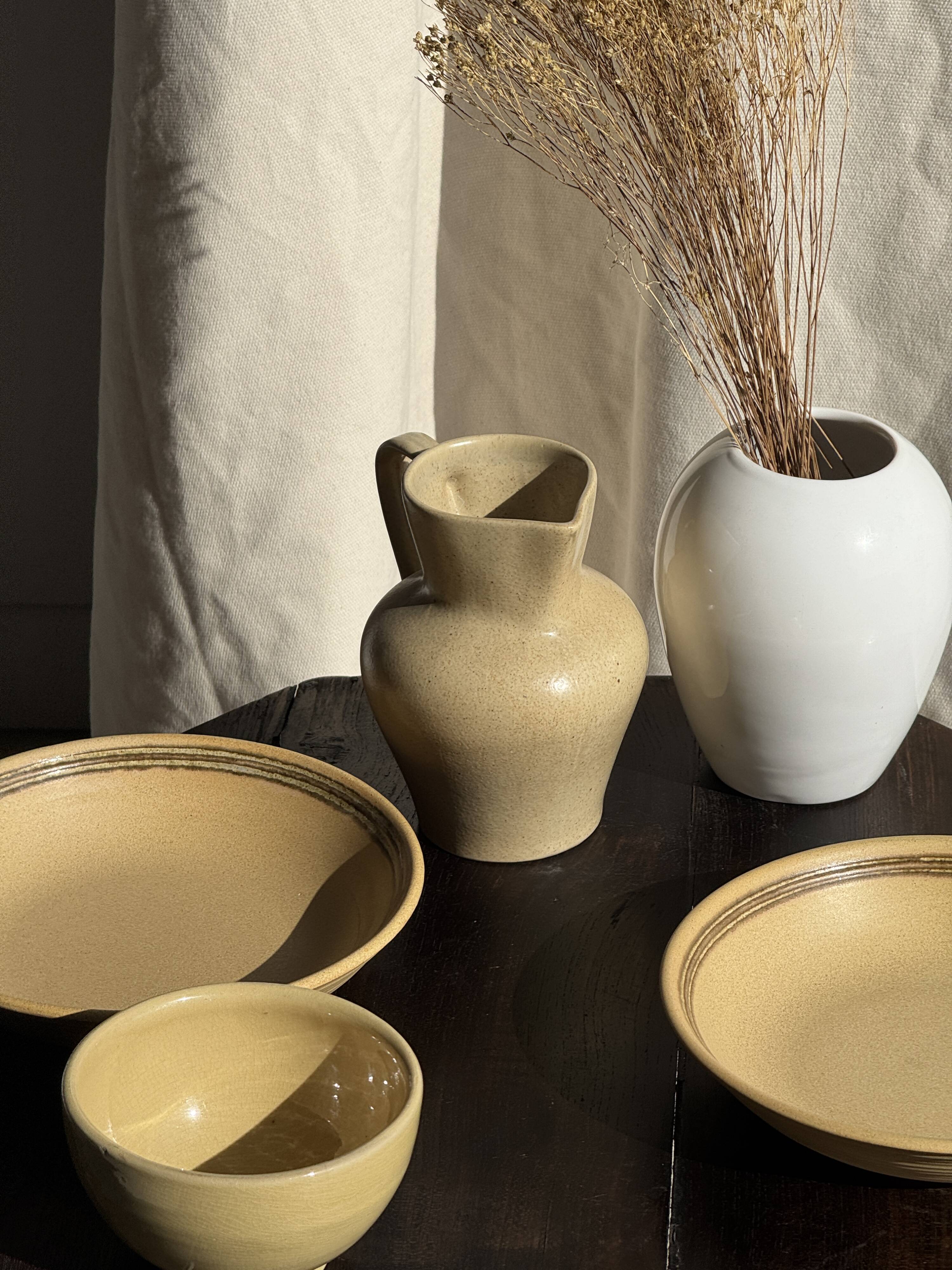 Small beige stoneware jug H14 L15