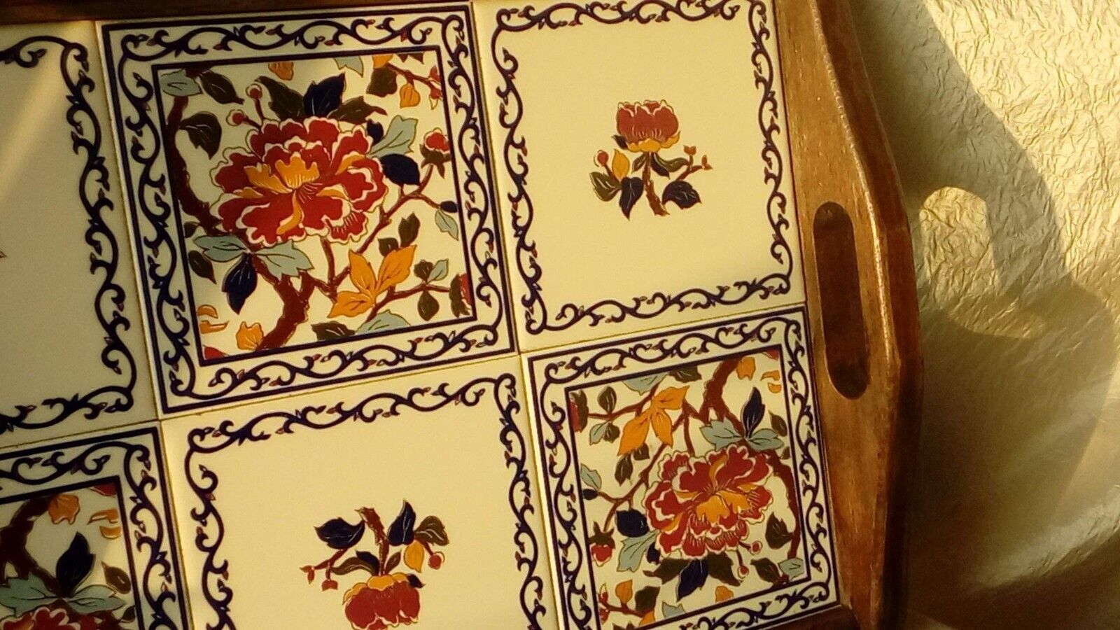 Wooden top and faience of gien decoration peony