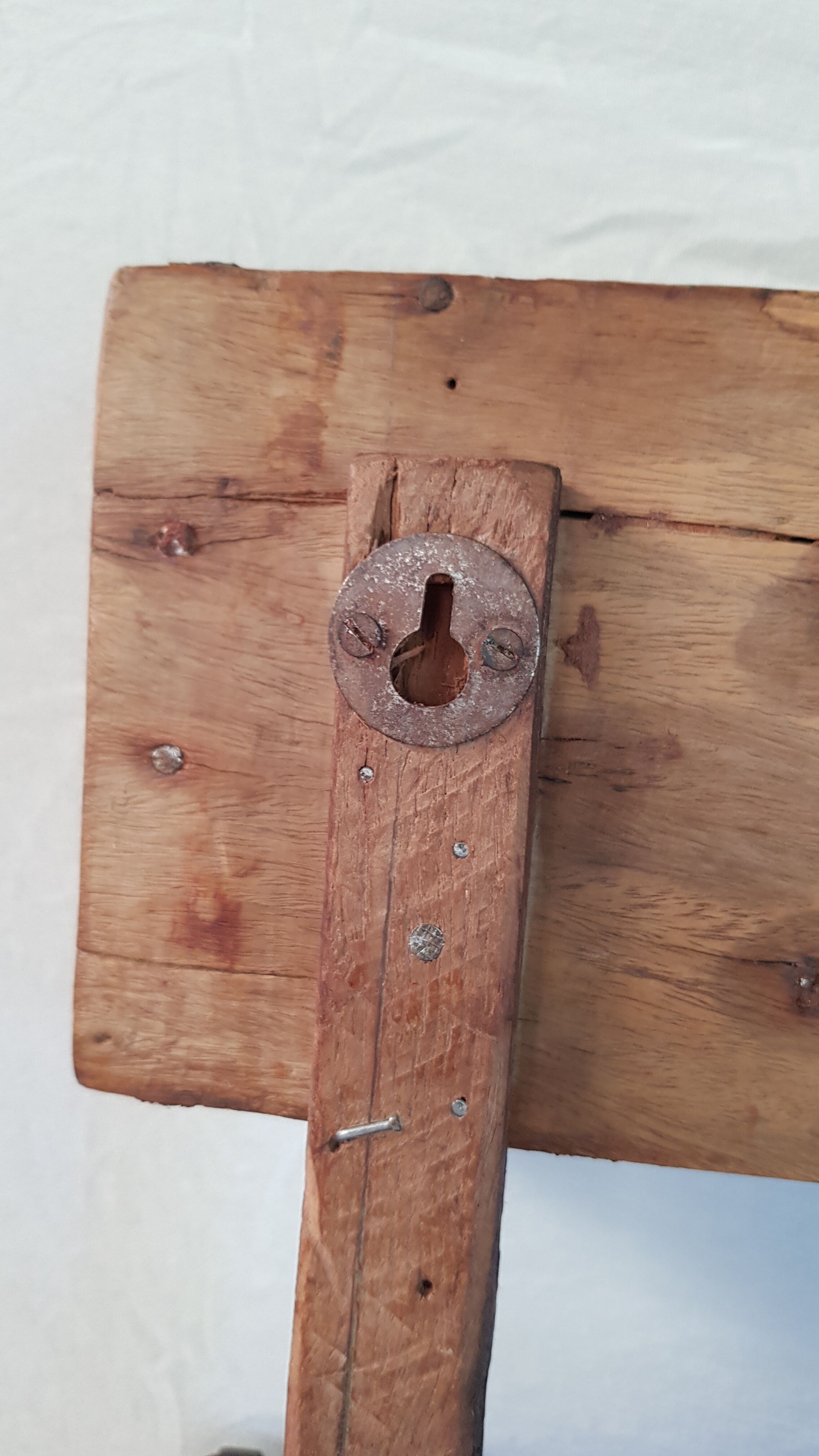 Etagère murale moules à briques en bois