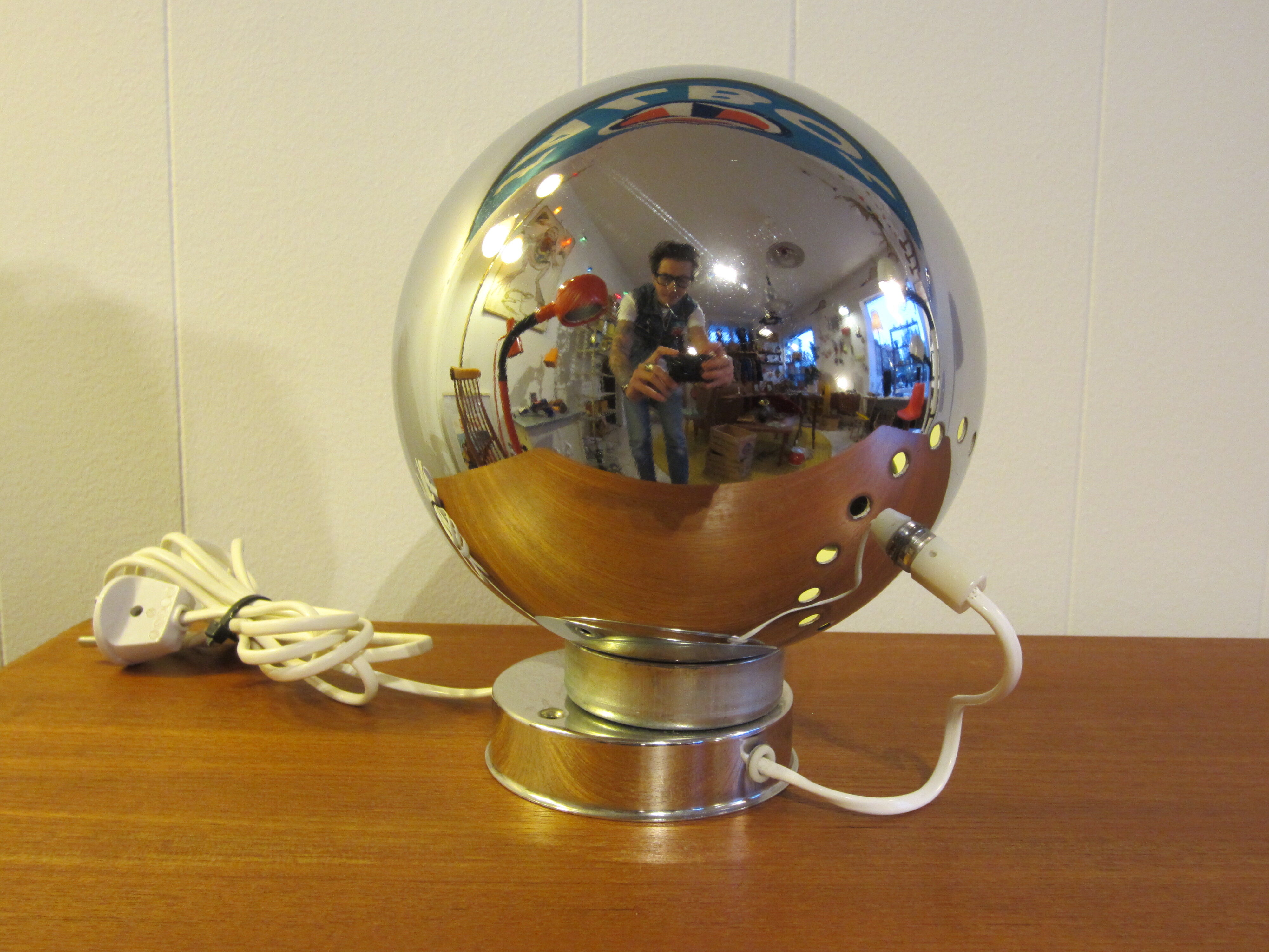 Scandinavian magnetic wall light by Trivselbelysning