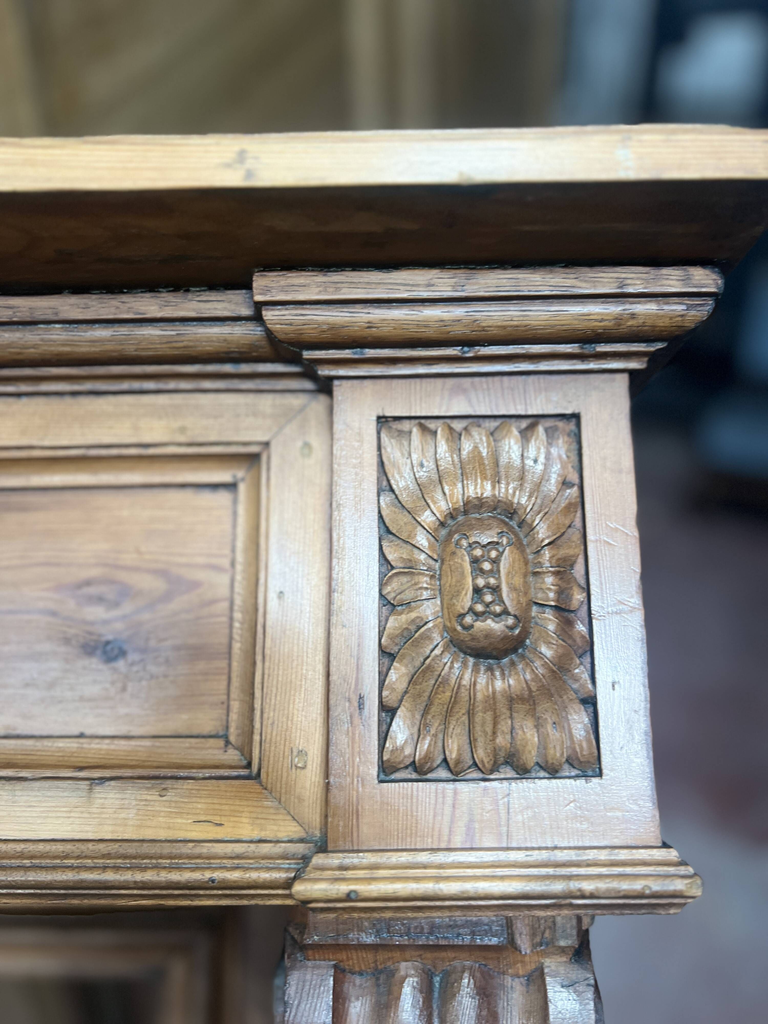 Louis XVI style fireplace in solid fir, 19th century.