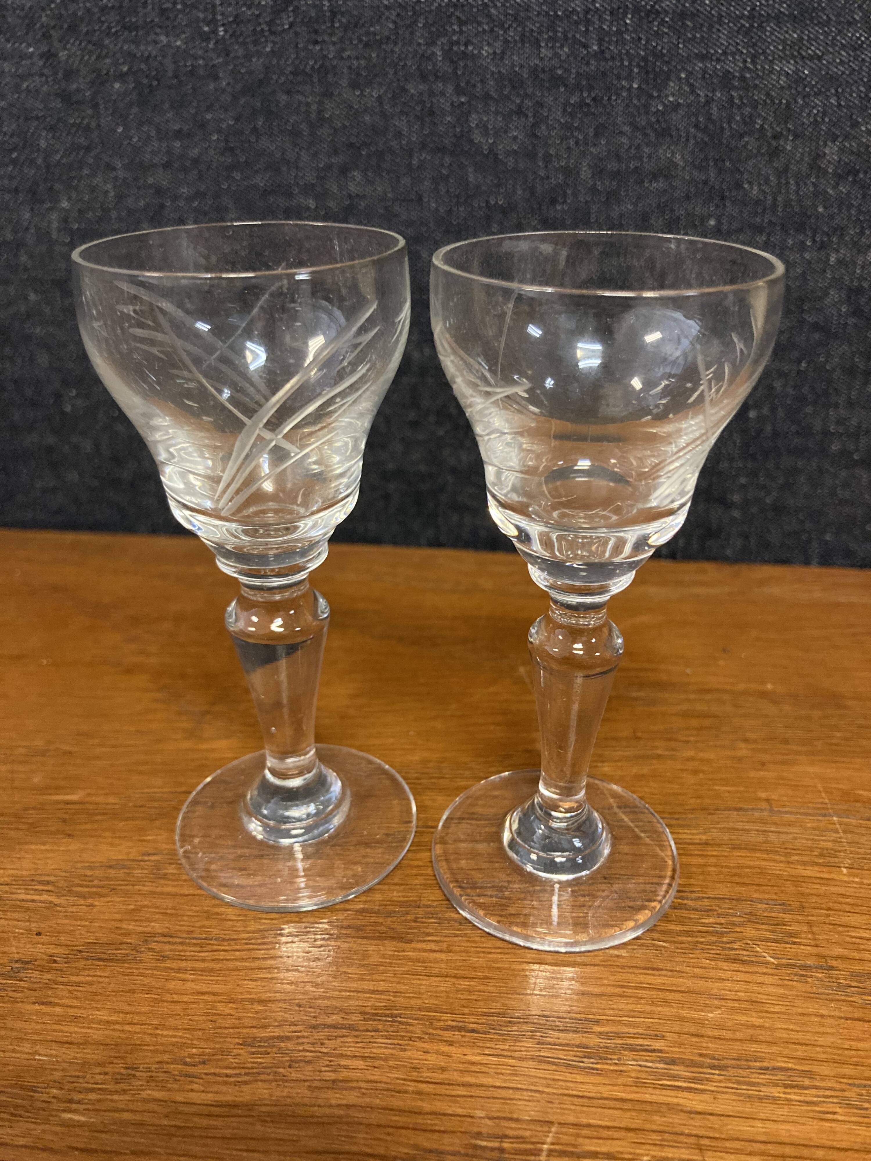 Engraved glass stemmed glass service