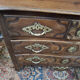 18th century chest of drawers in walnut flag