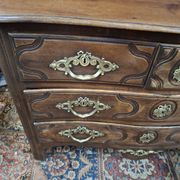 Eighteenth-century walnut commode