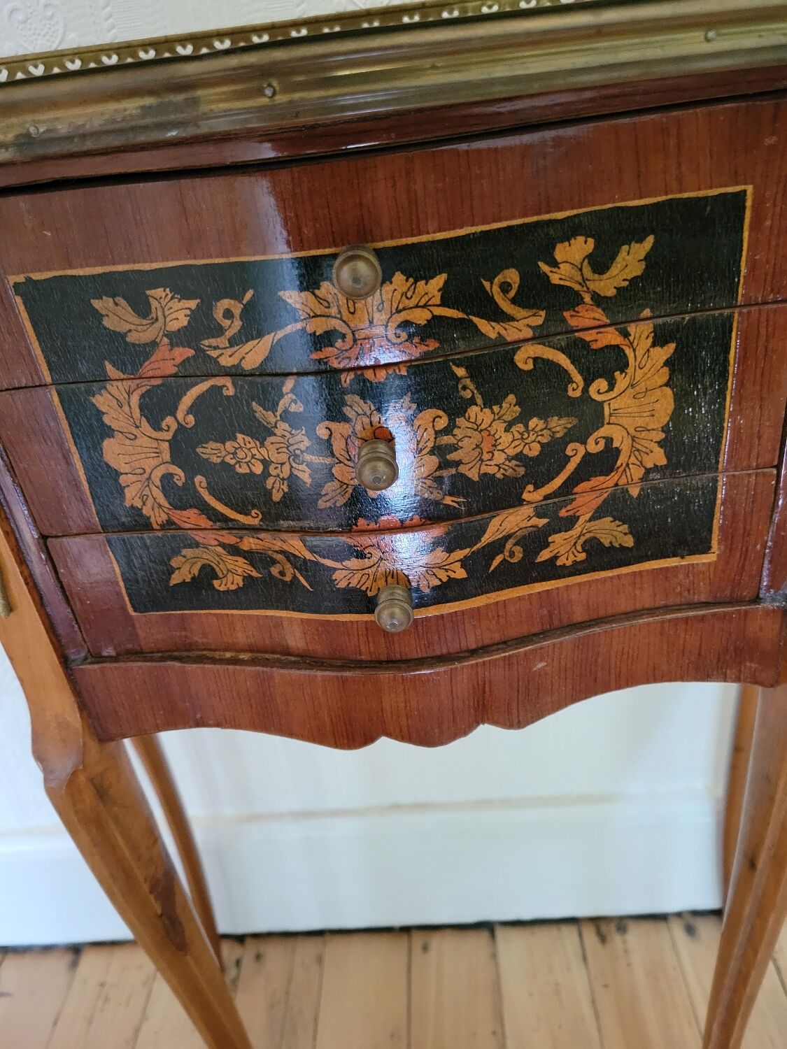 Louis XV bedside table or gueridon with floral motifs, 19th century.
