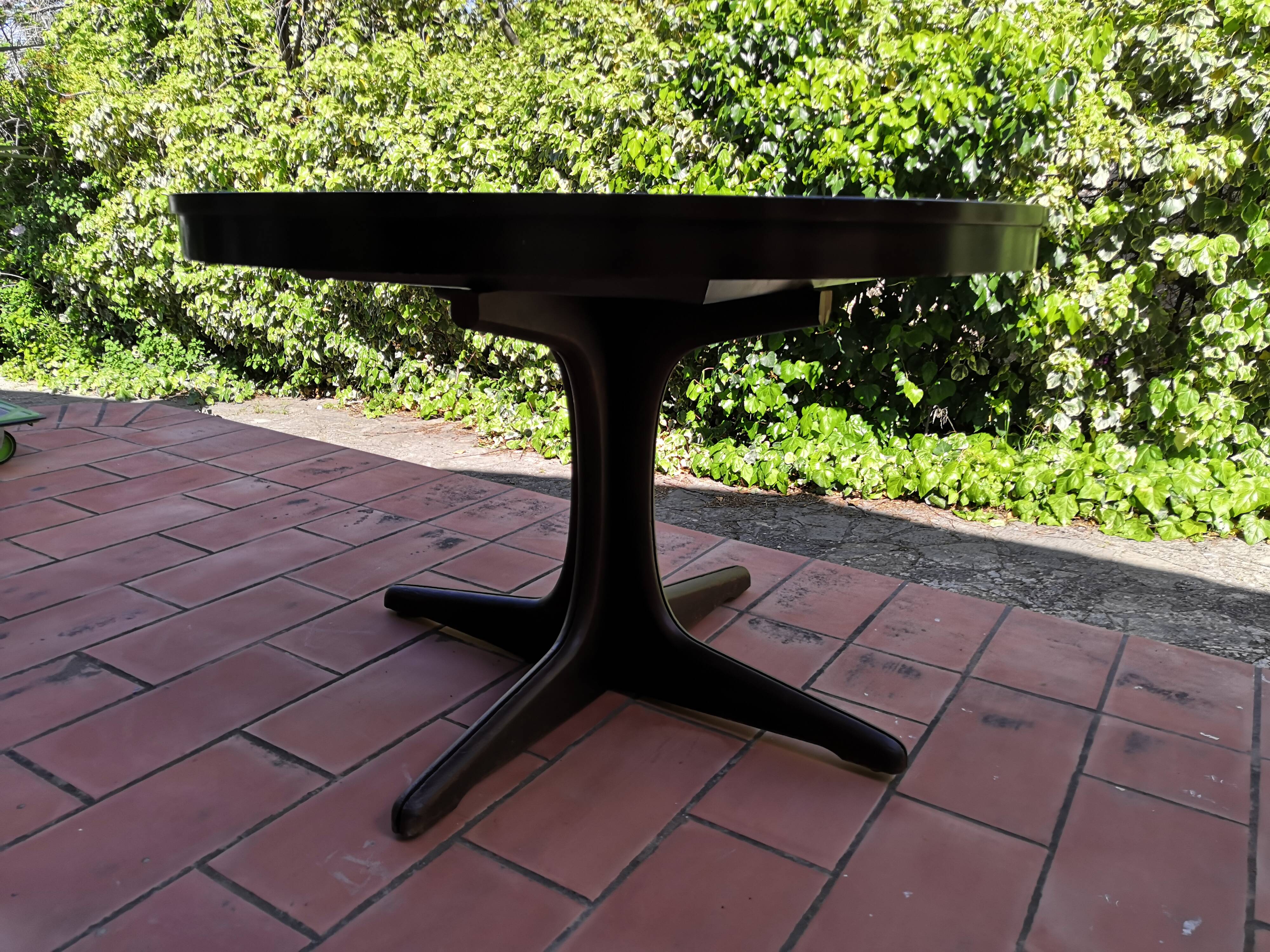 Round table with extension Baumann central foot 1970