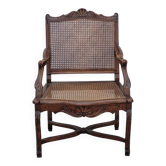 Fauteuil canné Louis XV Régence accoudoirs cuir décorées coquille
