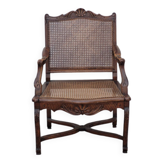 Fauteuil canné Louis XV Régence accoudoirs cuir décorées coquille