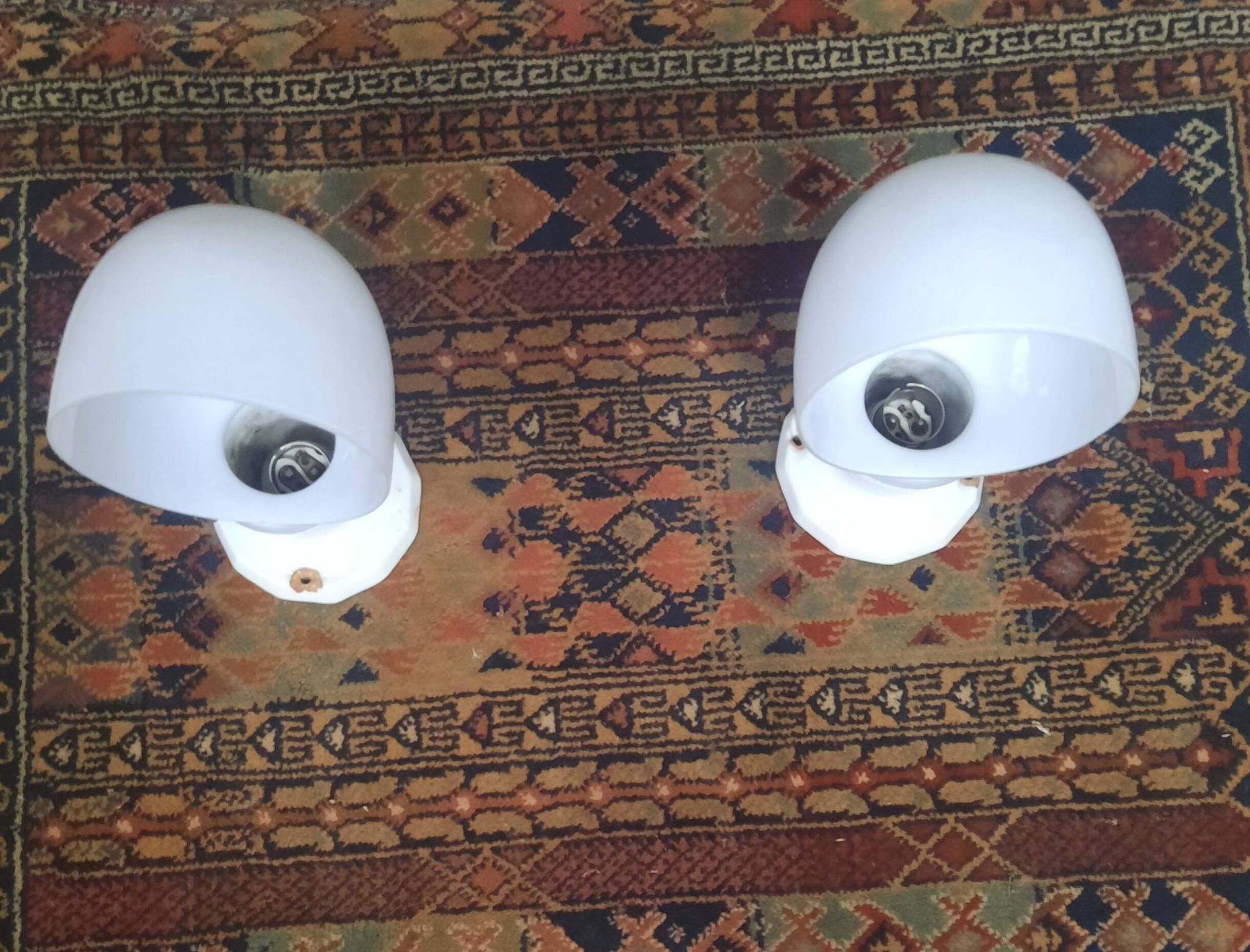 Pair of wall lights from the 1950s in porcelain.
