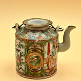 Théière en porcelaine de Chine Canton XIX°