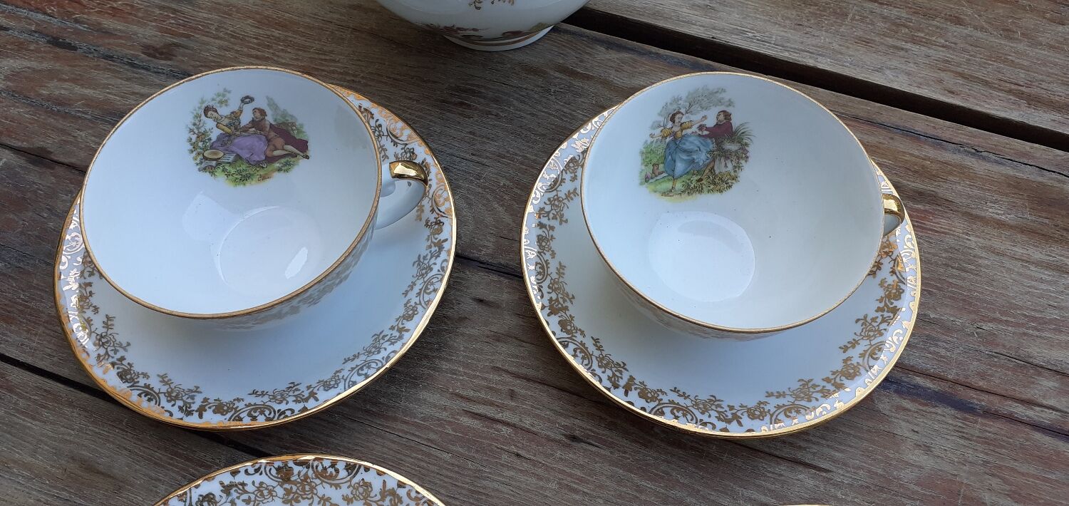 Set of 4 cups and sugar bowl Haute porcelaine de Berry