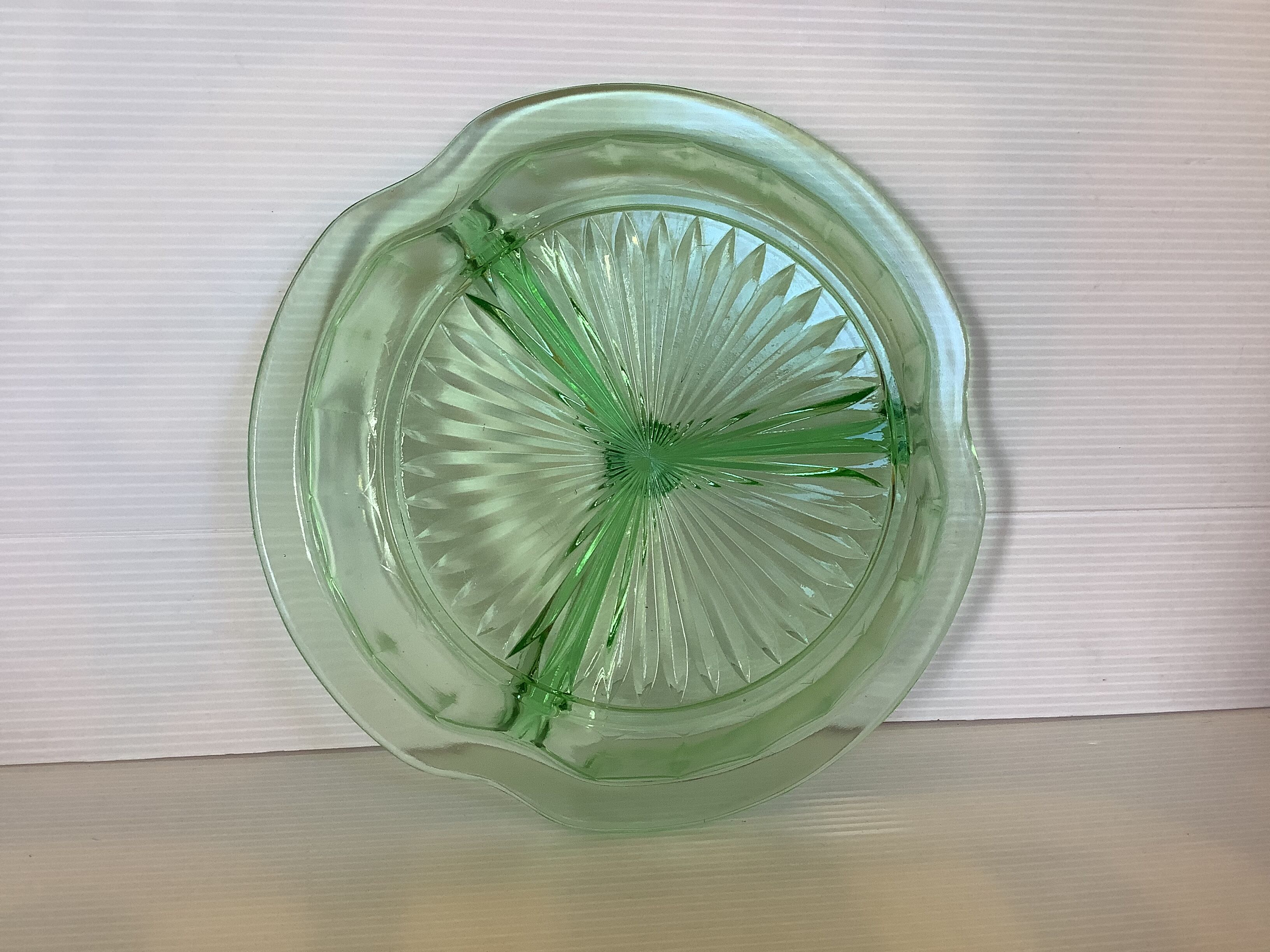 Old servant green glass uraline style