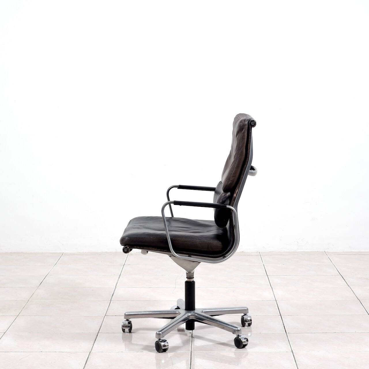 Chaise de bureau Eames Soft Pad du gouvernement de Basse-Autriche