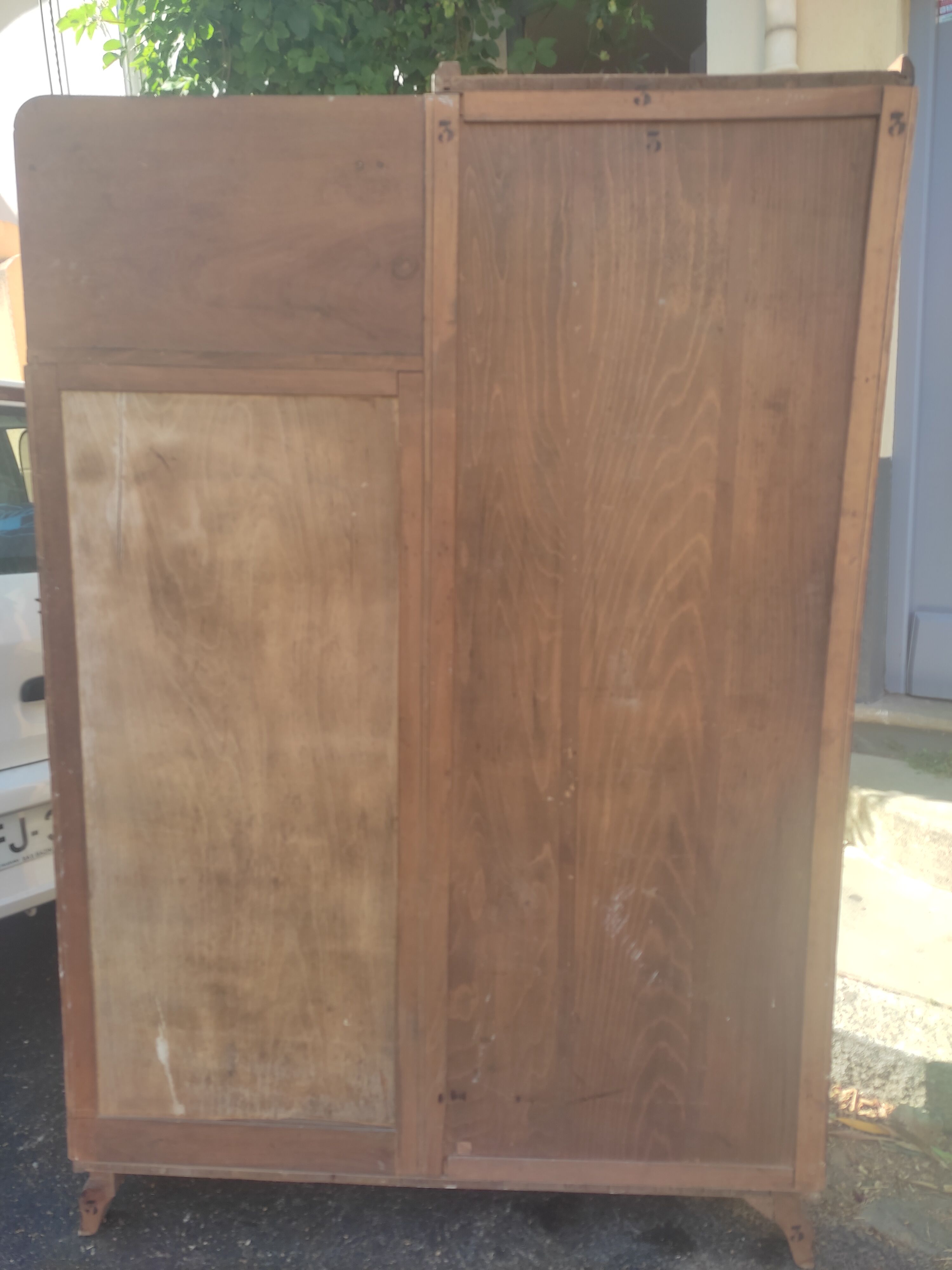 Armoire asymétrique art deco