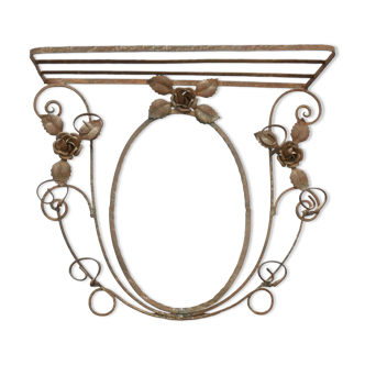 Wall-mounted wrought iron cloakroom