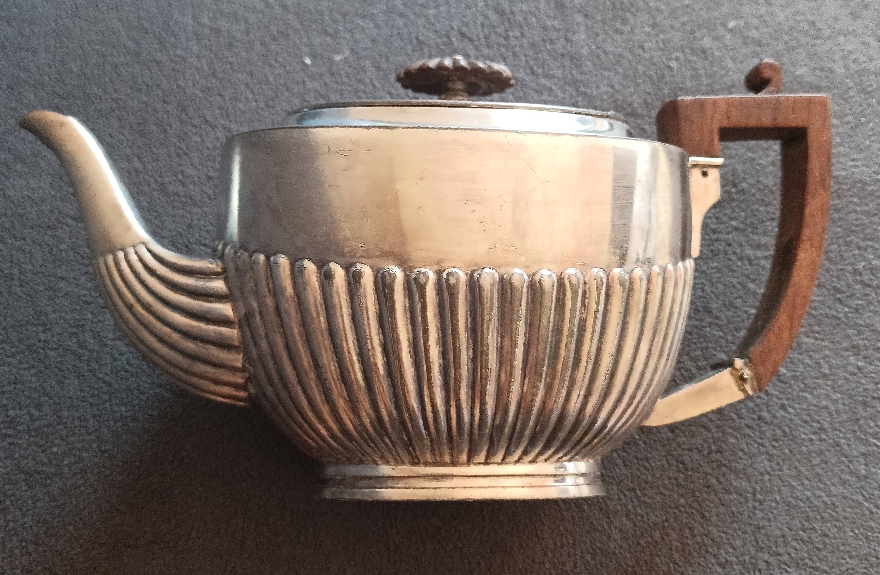 Art Deco teapot by William Hutton & Sons, silver-plated (EPBM), circa 1930.