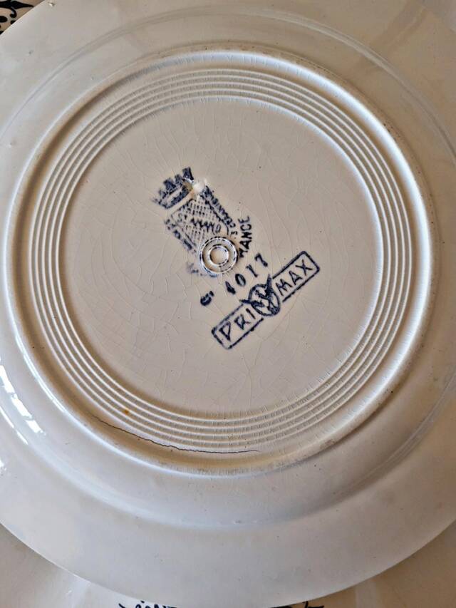Saint Amand Primax flat plates, blue ironstone with Arabesque decoration.