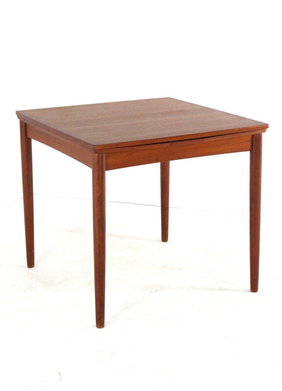 Compact Poul Hundevad for Hundevad & Co extendable dining table