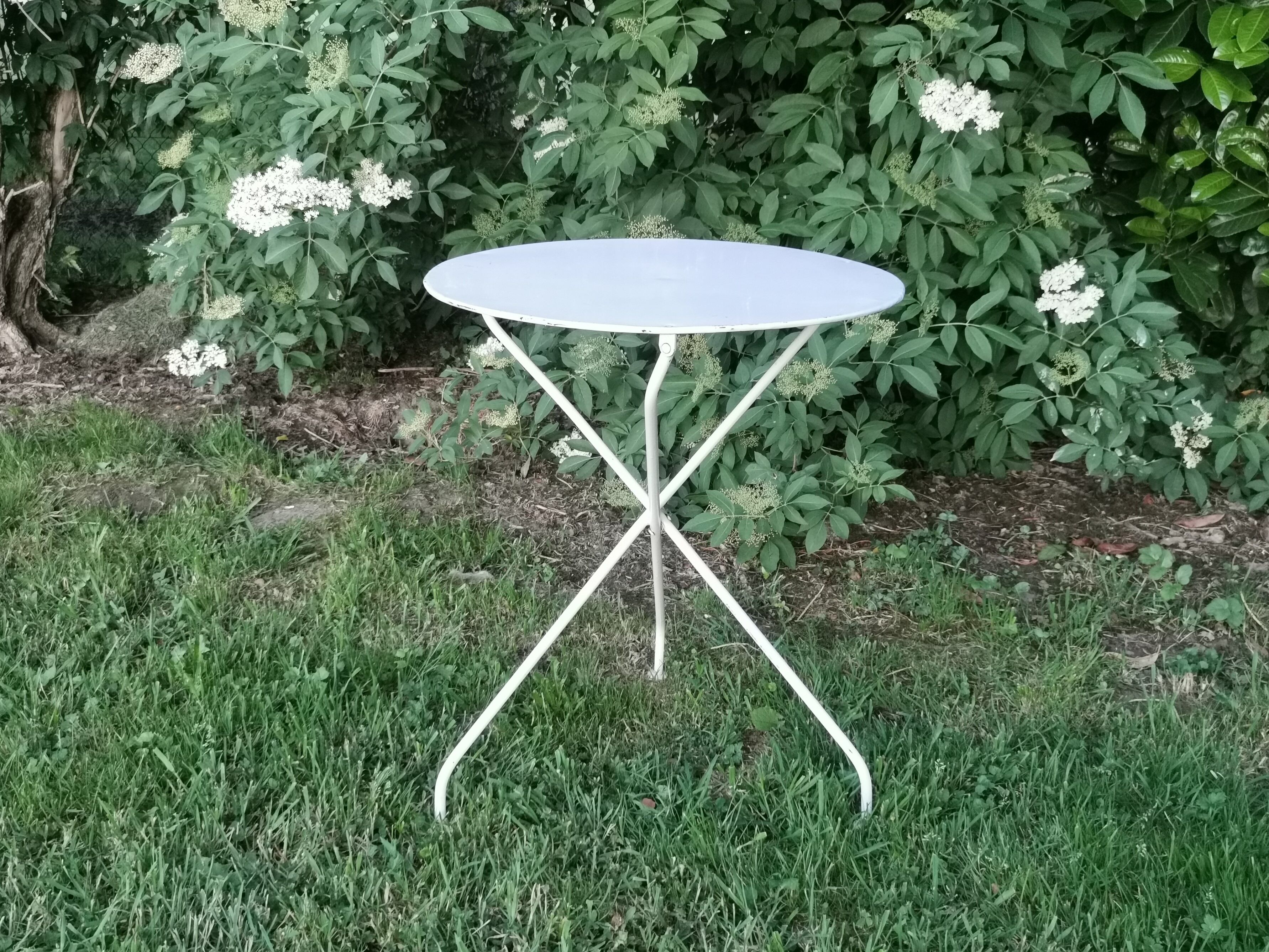 Fold-out tripode healing