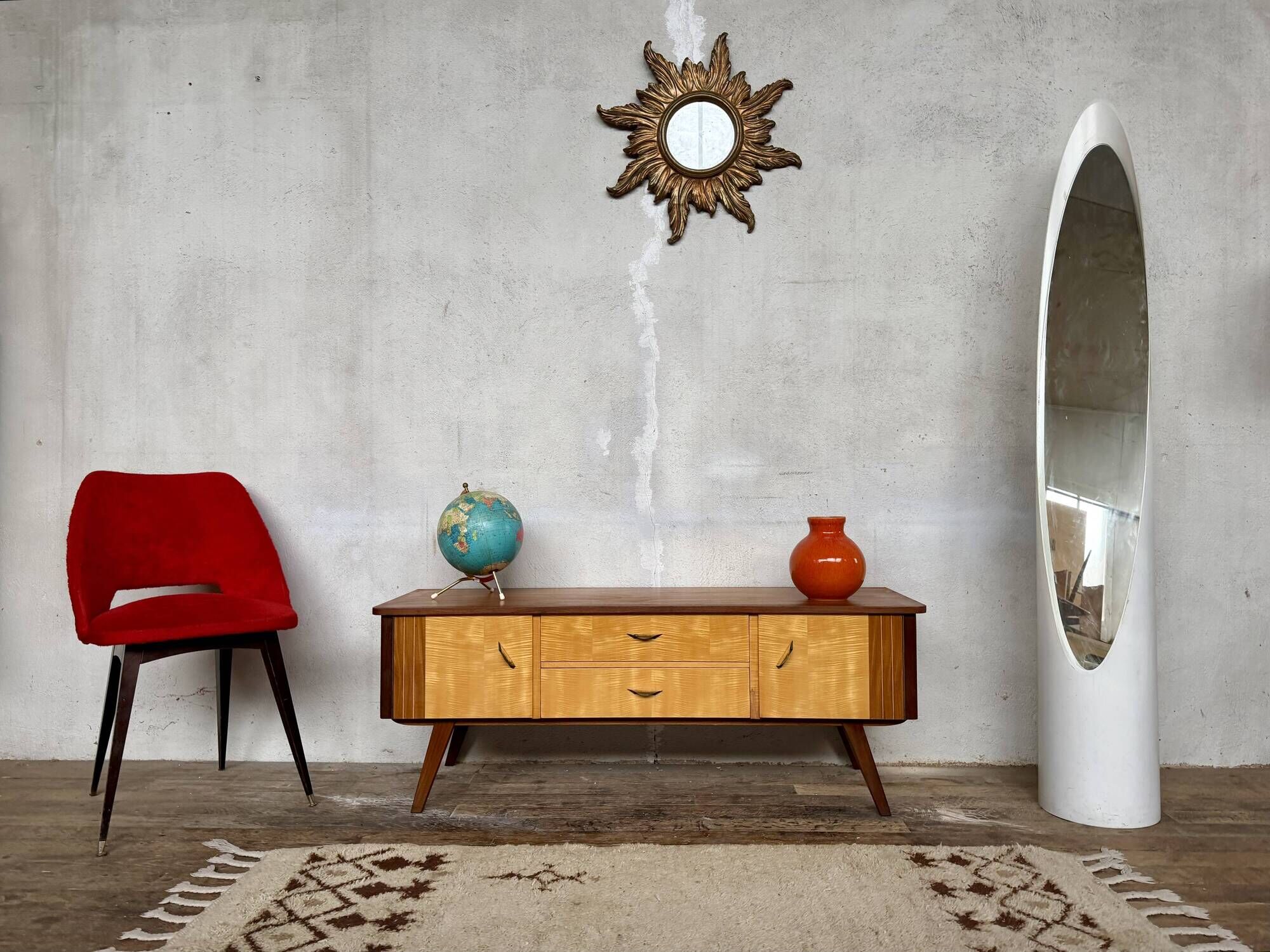Enfilade vintage TV/Hi-Fi with tapered legs