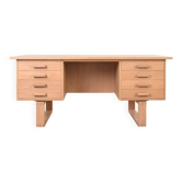 Independent oak desk by Torben Valeur and Henning Jensen for Dyrlund, 1960s.