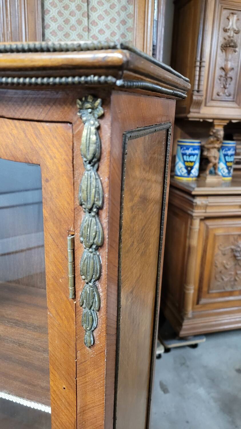 Louis XV bonheur du jour in rosewood marquetry decorated with bronze.