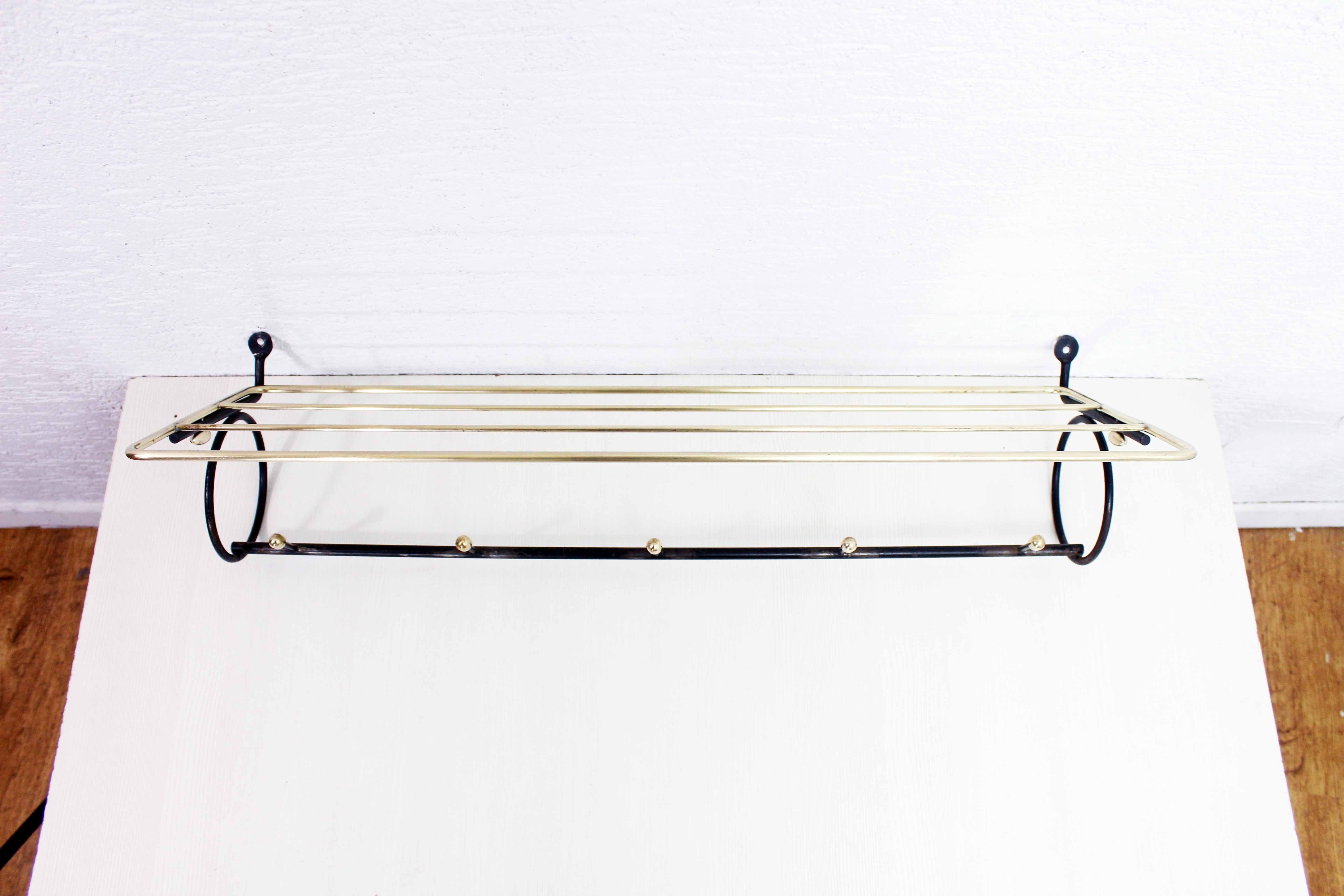 Wall-mounted coat rack