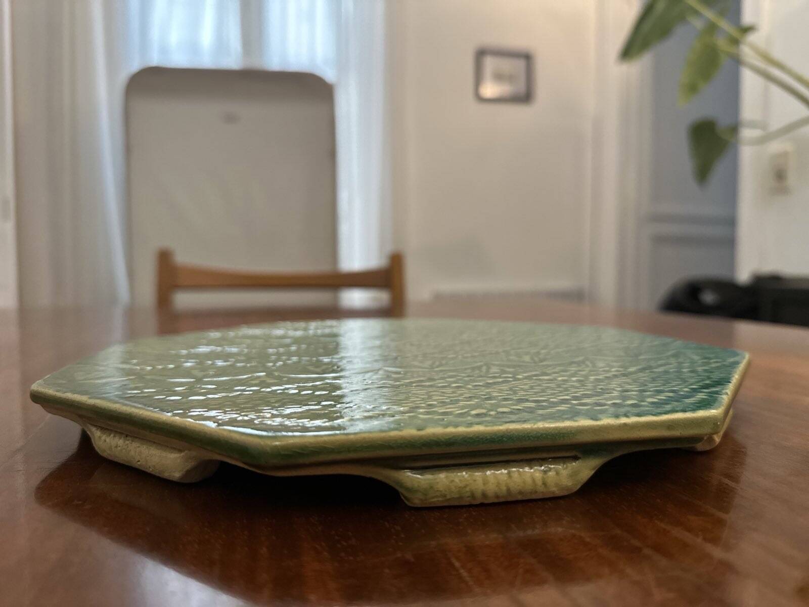 Large dessous de plat en céramique de Annick Séguret