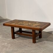Table basse en mosaïque de pierre brutaliste vintage – bois massif, années 1970