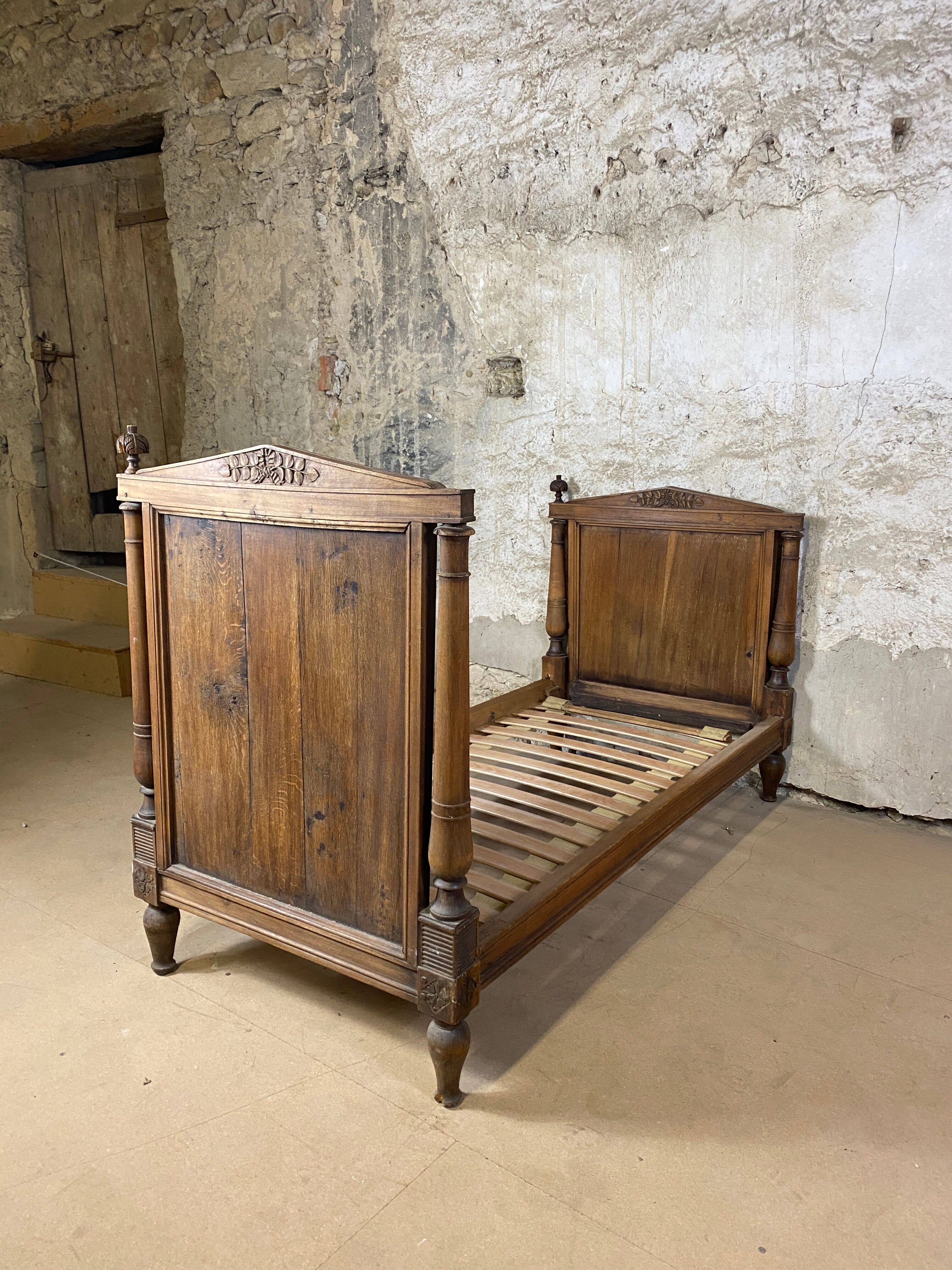 Directoire bench bed