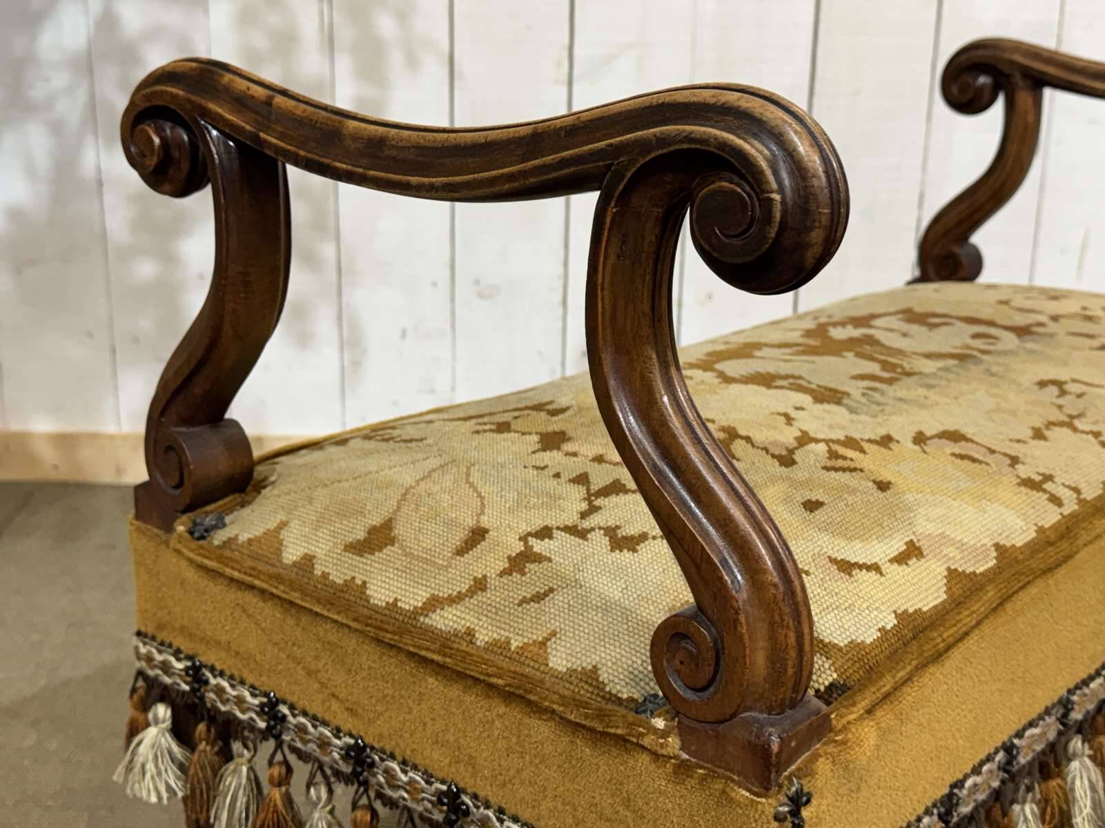 Banquette de fenêtre en noyer début XXème