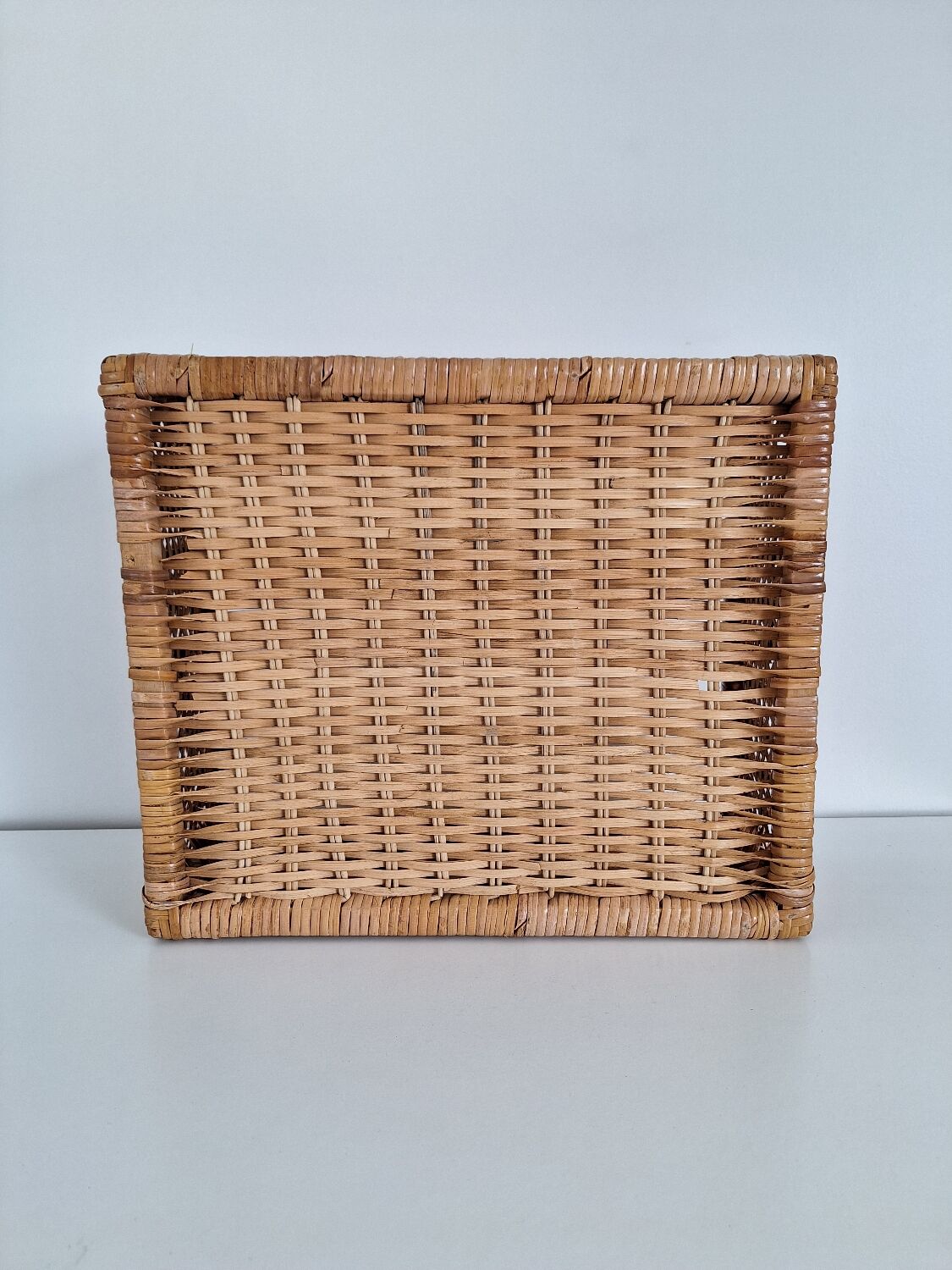 Wicker tray
