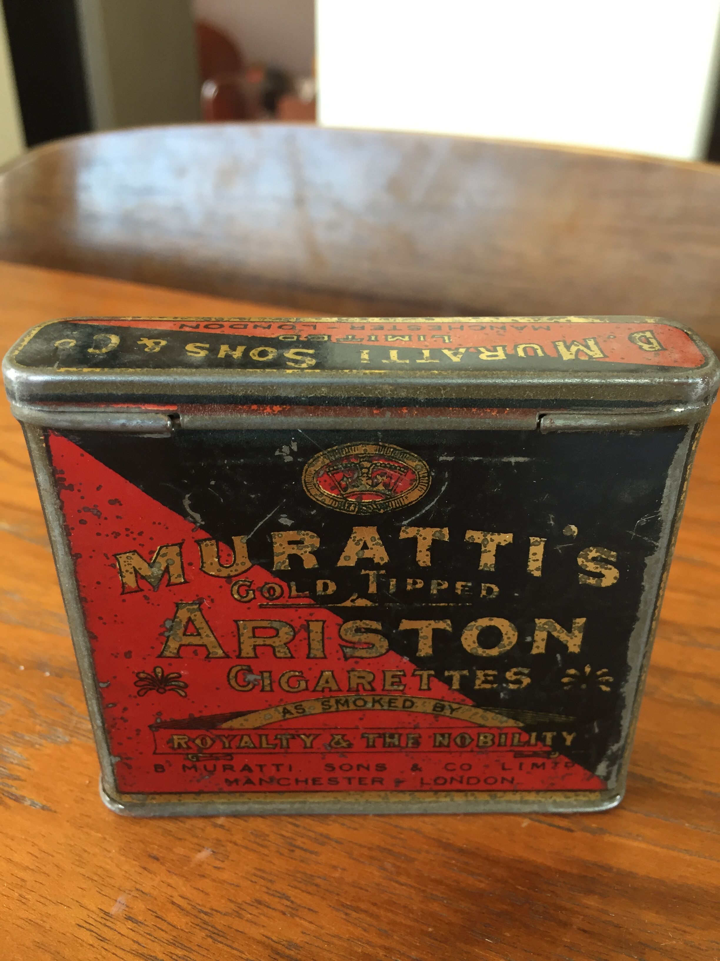 Muratti's Ariston cigarette case