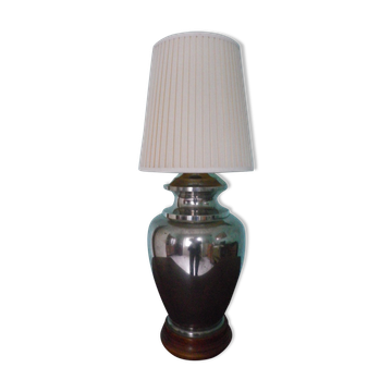 Lampe d'ambiance de salon à poser, pied en métal argenté, socle bois, abat jour plissé