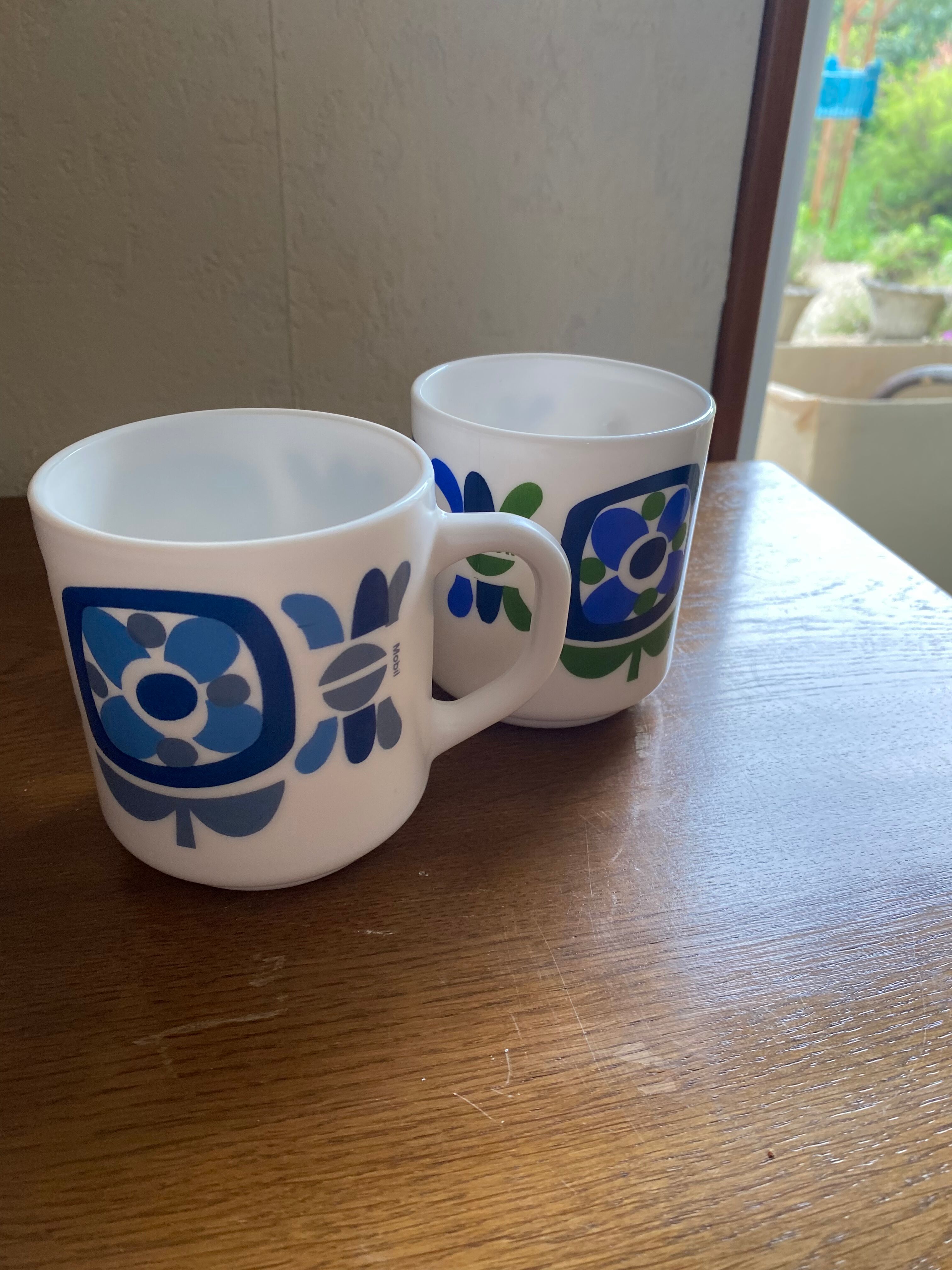 Deux tasses Mobil